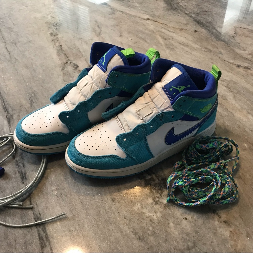 Nike Air Jordan 1 DA8010-400 Sprite Blue Youth size 5Y